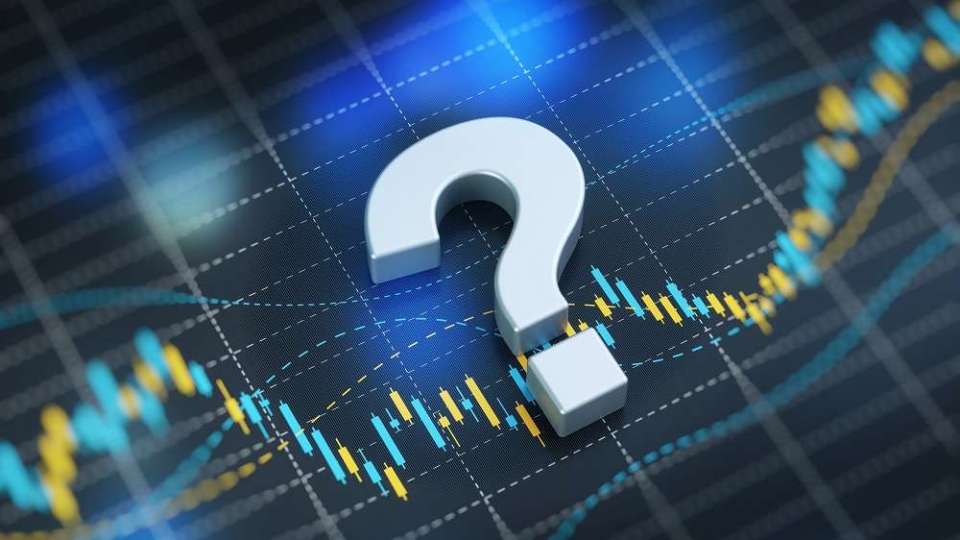 黃仁勳報名牌 最新「財富密碼」曝光！ AI黃金鐵三角讓你輕鬆撿便宜！