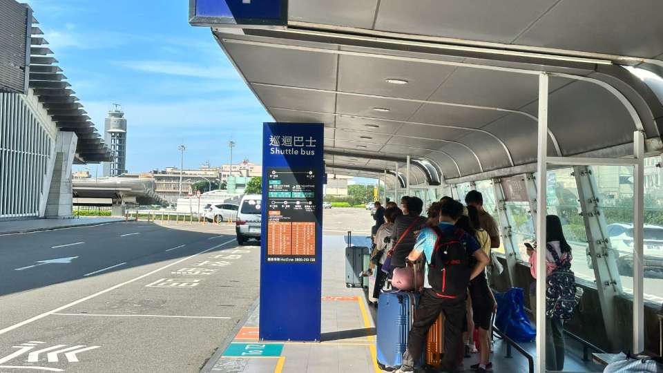 桃機管制區外航廈電車明起停駛 可改搭24小時免費巴士接駁