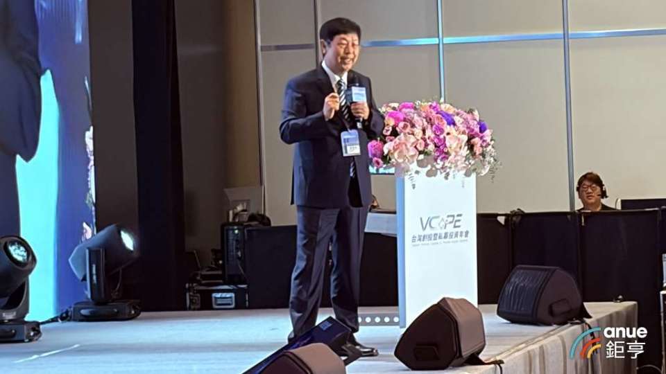 鴻海小金雞將現身！劉揚偉：旗下IC設計子公司預計今年創新板上市