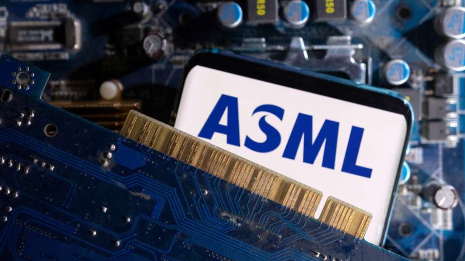 ASML再上調今年展望 宣布英特爾已將High NA EUV導入量產