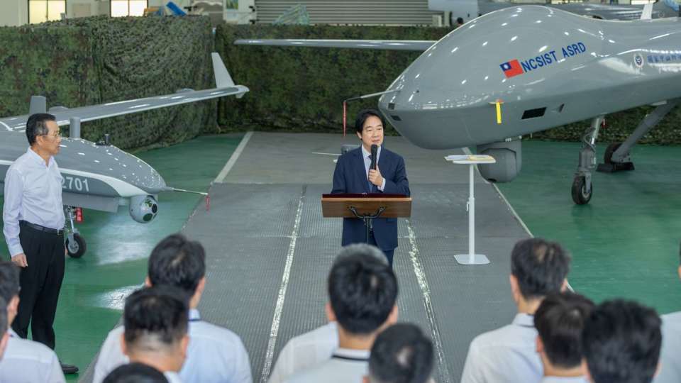 賴清德視察無人機發展  直言「萬事具備只欠東風」 再籲通過特別國防預算