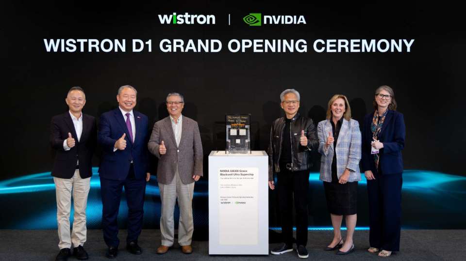 緯創德州新廠開幕 黃仁勳現身 生產全美第一片輝達 NVIDIA GB300並量產