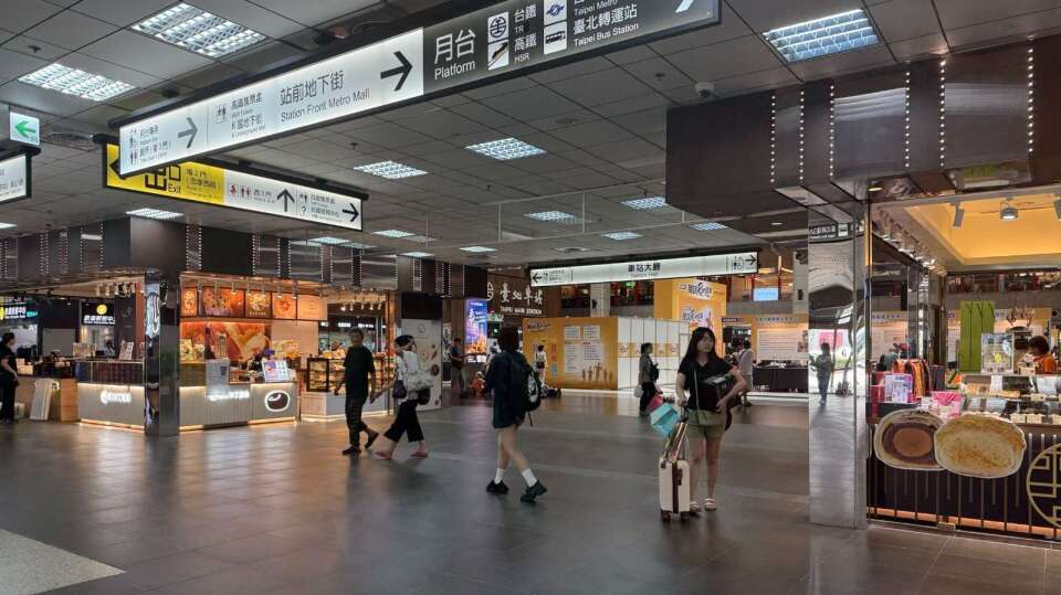 北車商場今由新光三越進行交接　台鐵：明早6時準時開幕營運
