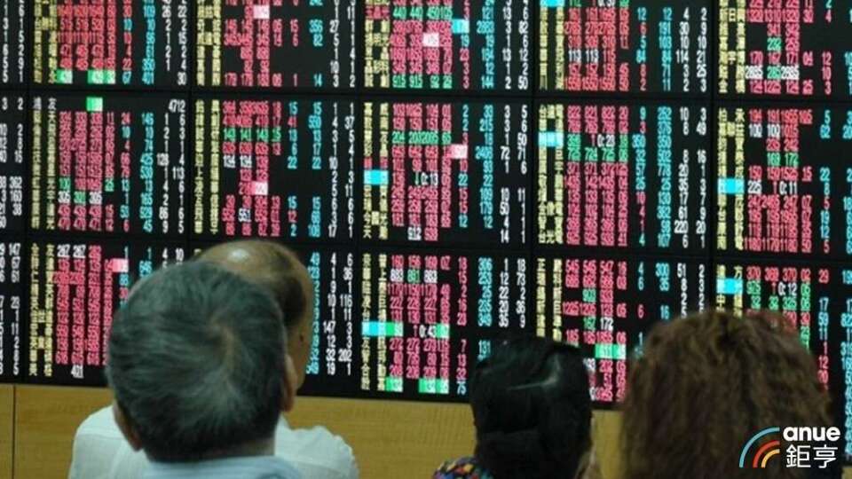 〈台股開盤〉AI股爆殺機崩跌逾1800點 權值股法說行情滅頂失守4萬2