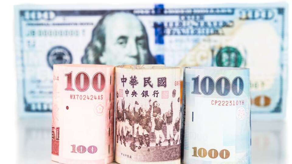 〈台幣〉出口商+央行救場 量縮貶幅收斂險守32.5元大關