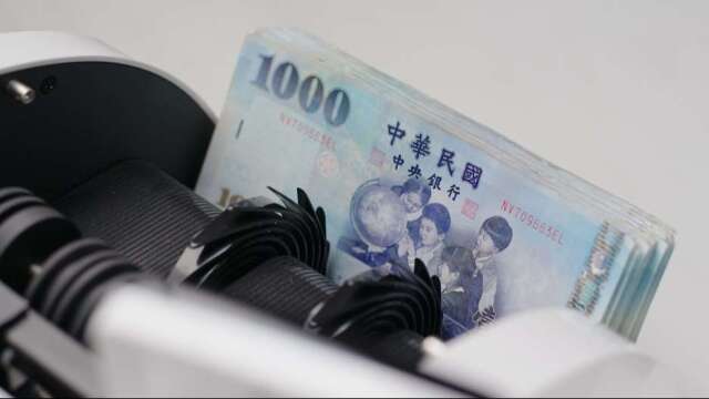 13家金控前7月狂賺4927億元 國泰金奪單月獲利王、富邦金穩居累計獲利雙冠王