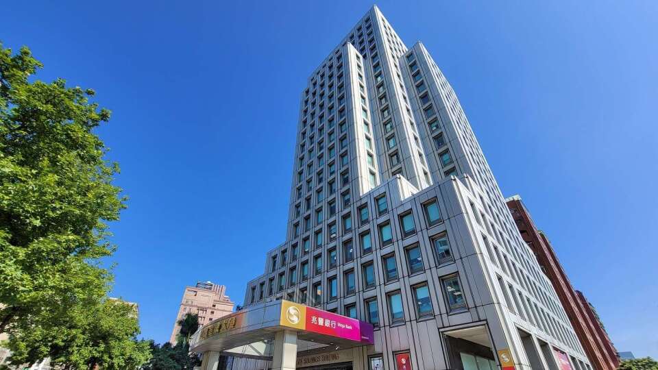 〈兆豐金法說〉前7月賺逾256億 非銀行貢獻衝新高 首揭「第二成長曲線」3大戰略