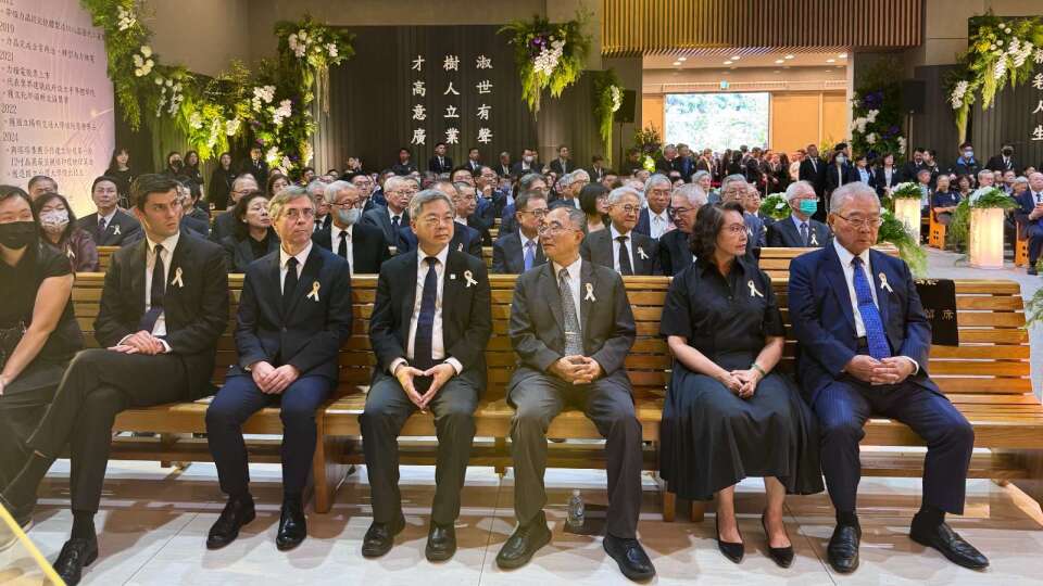 黃崇仁告別式政商大咖、親友近千人弔祭  賴清德總統親蒞並頒褒揚令